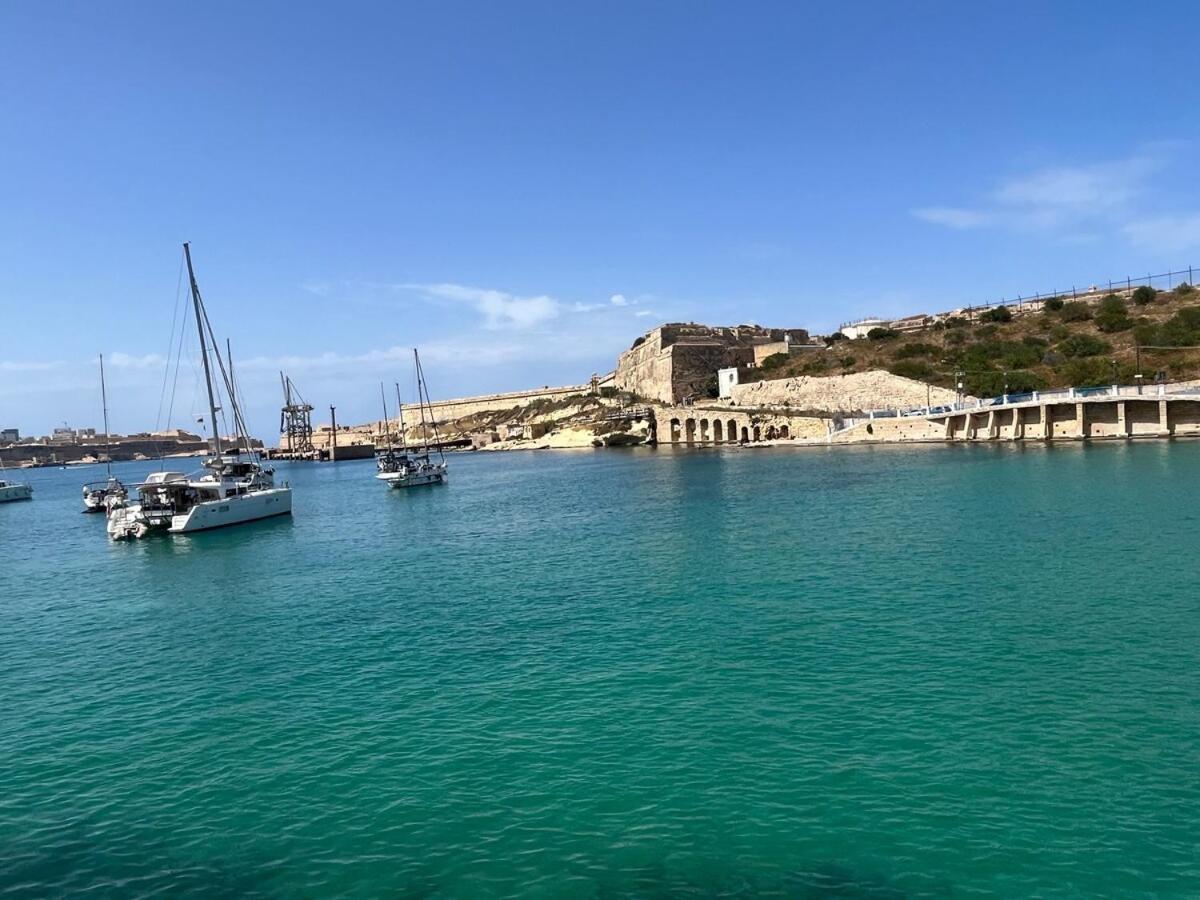Harbour View Apt With Terrace Kalkara Bagian luar foto